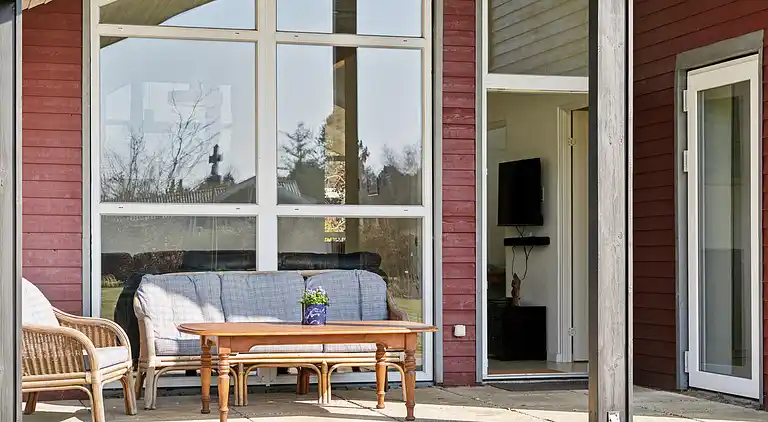 Schönes, helles Haus nahe dem Strand in der Natur