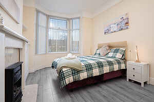 Spacious 4-Bedroom Manchester Retreat with Garden