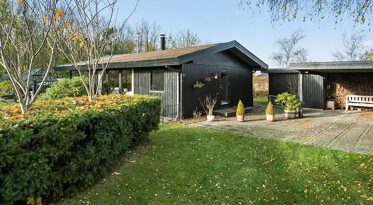 Schönes Ferienhaus mit Pool nahe Havnsø Strand
