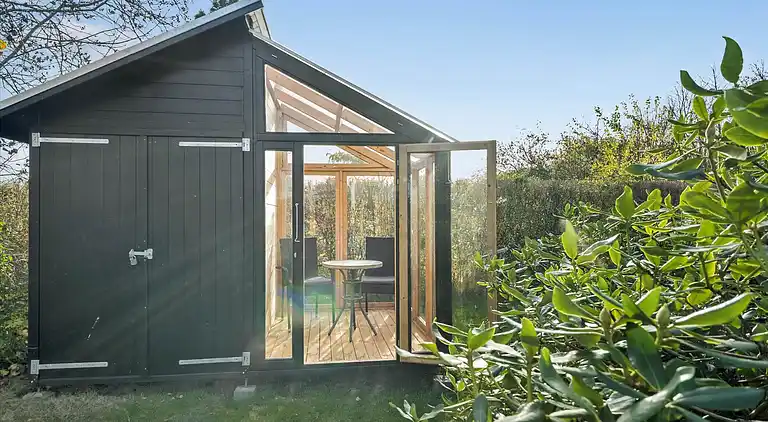 Schönes Ferienhaus mit Pool nahe Havnsø Strand