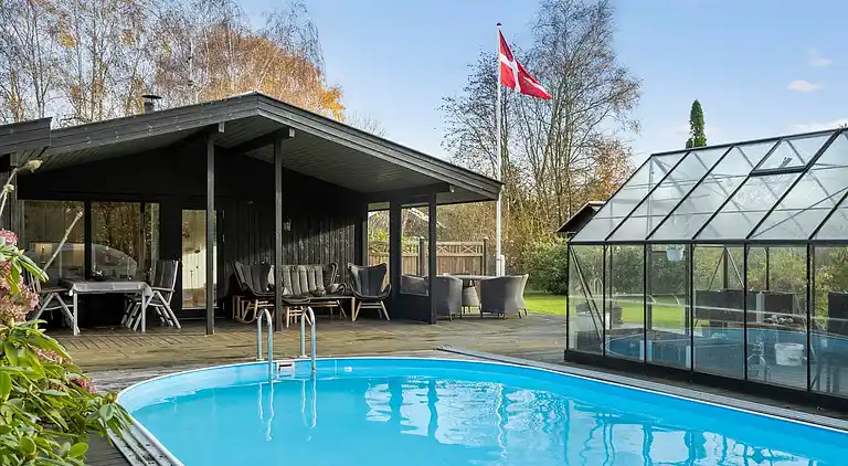 Schönes Ferienhaus mit Pool nahe Havnsø Strand