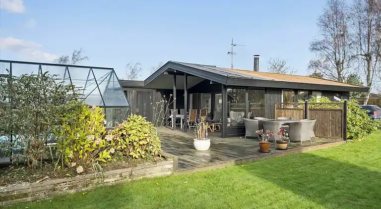 Schönes Ferienhaus mit Pool nahe Havnsø Strand