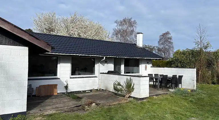 Sommerhus nær vand, skov og Møns Klint