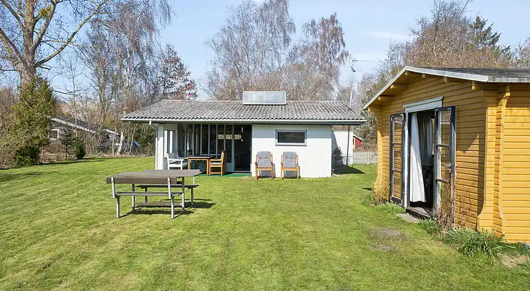 Mysig stuga vid Bjerge Strand
