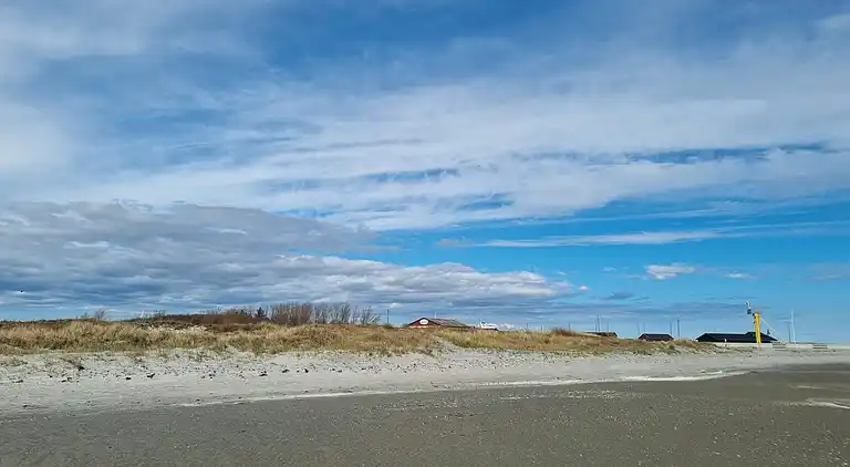 Nyd dette charmerende byhus tæt på vandet