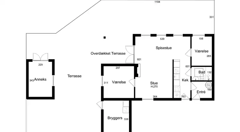 Sommerhus, rolige omgivelser, stort terrassemiljø