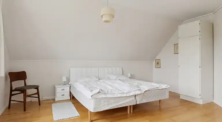 Stor villa i naturskønne omgivelser tæt på strand