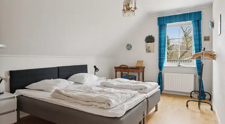 Stor villa i naturskønne omgivelser tæt på strand