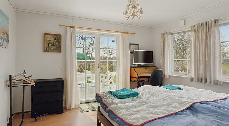 Stor villa i naturskønne omgivelser tæt på strand