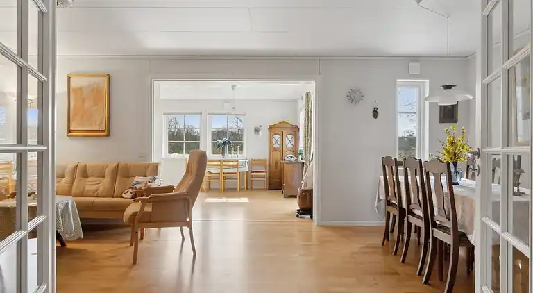 Stor villa i naturskønne omgivelser tæt på strand