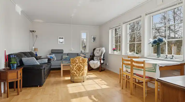 Stor villa i naturskønne omgivelser tæt på strand