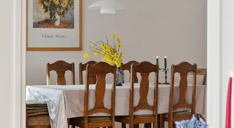 Stor villa i naturskønne omgivelser tæt på strand