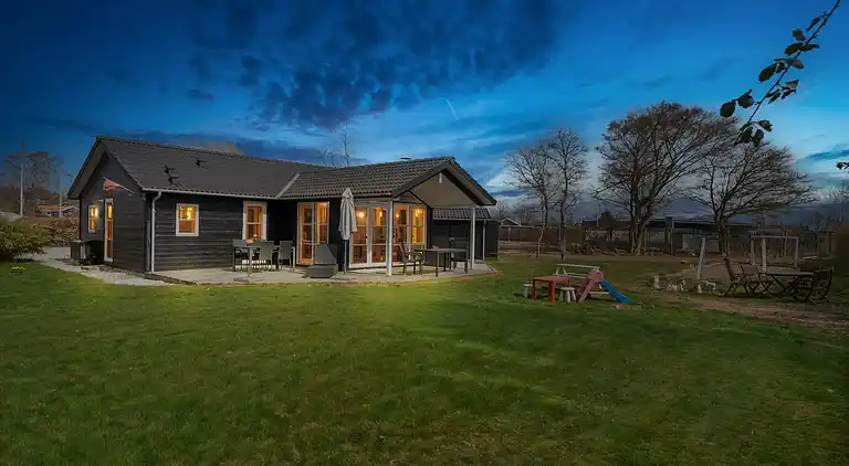 8 peroner feriebolig tæt på børnevenlig  strand 