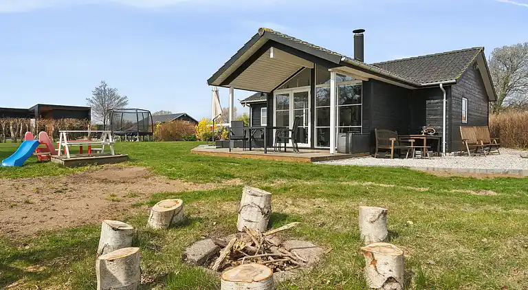 8 peroner feriebolig tæt på børnevenlig  strand 