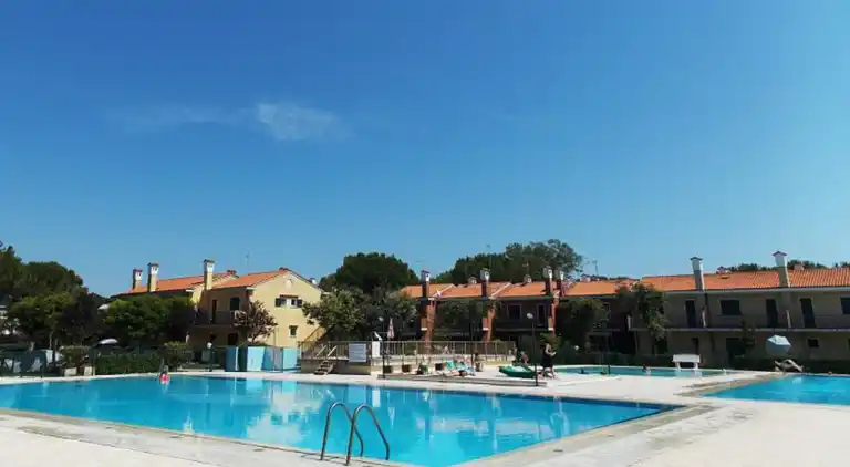 Perfetta vacanza in famiglia a Bibione con piscina