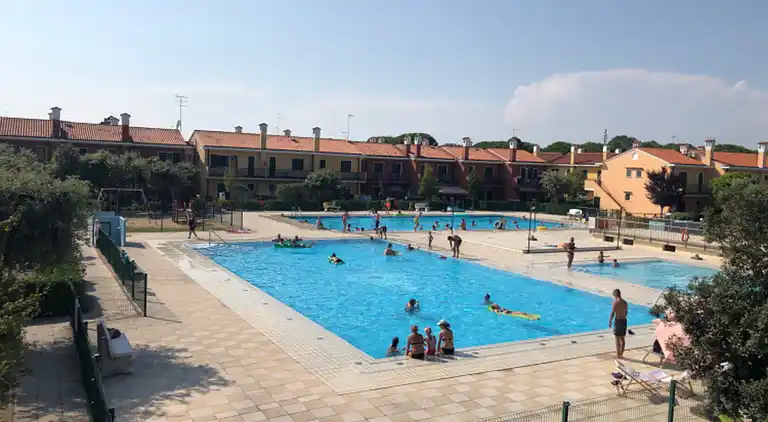 Perfetta vacanza in famiglia a Bibione con piscina