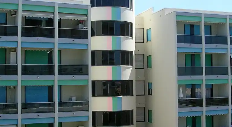 Familienresidenz direkt am Strand mit Pool