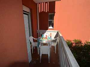 Central apartment near the beach with parking