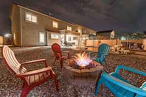 Free Pool Heat - Modern and Bright, Fire Pit