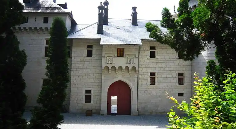 Castle in Serrières-en-Chautagne