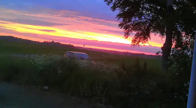 Familieferie nær strand, by og natur