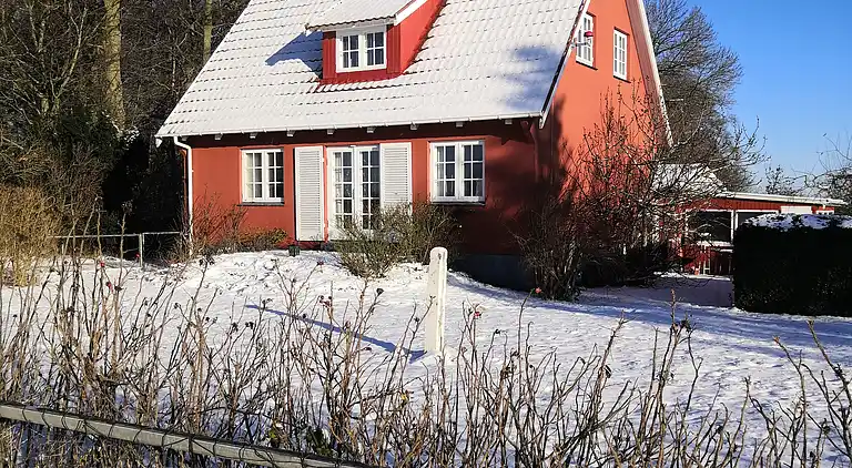 Familieferie nær strand, by og natur