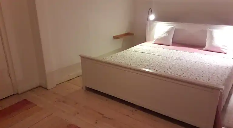 Familieferie nær strand, by og natur