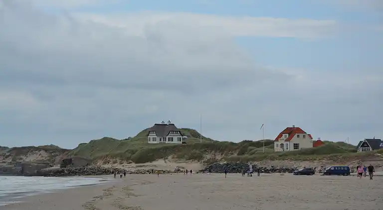Unik beliggenhed på kæmpe solrig naturgrund 