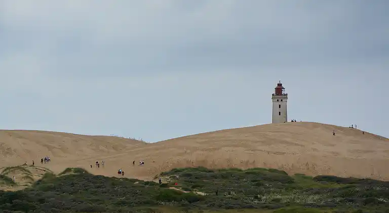 Unik beliggenhed på kæmpe solrig naturgrund 