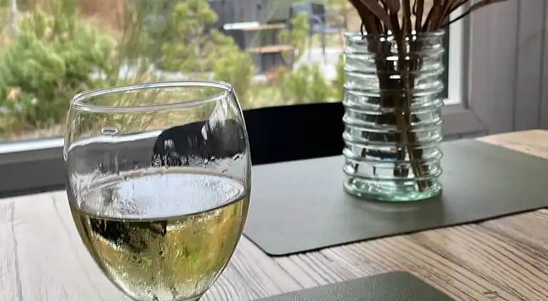 Unik beliggenhed på kæmpe solrig naturgrund 