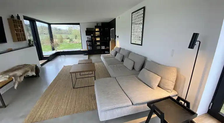 Lyxigt sommarhus på vacker skogsmark