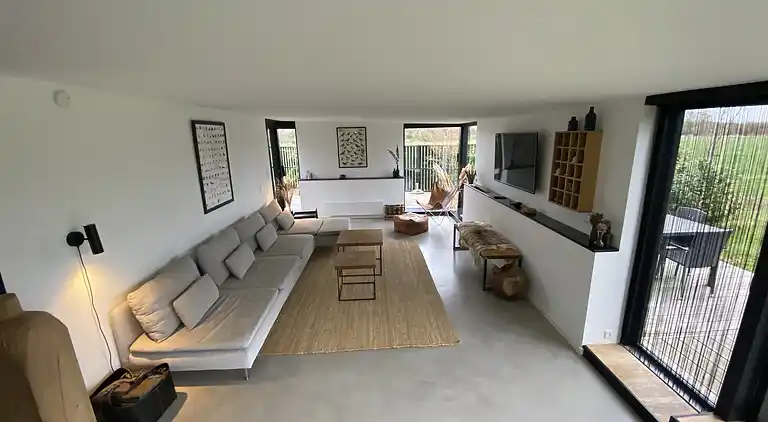 Lyxigt sommarhus på vacker skogsmark