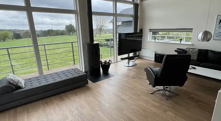 Flot udsigtshus ved enestående natur og golf