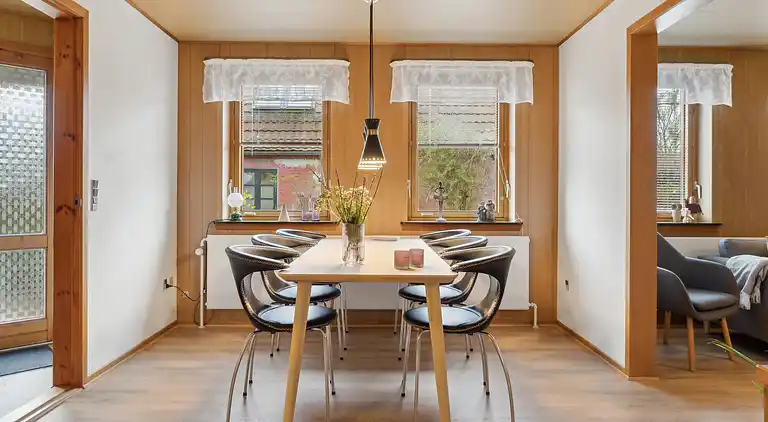 Rummeligt feriehus tæt på badestrand