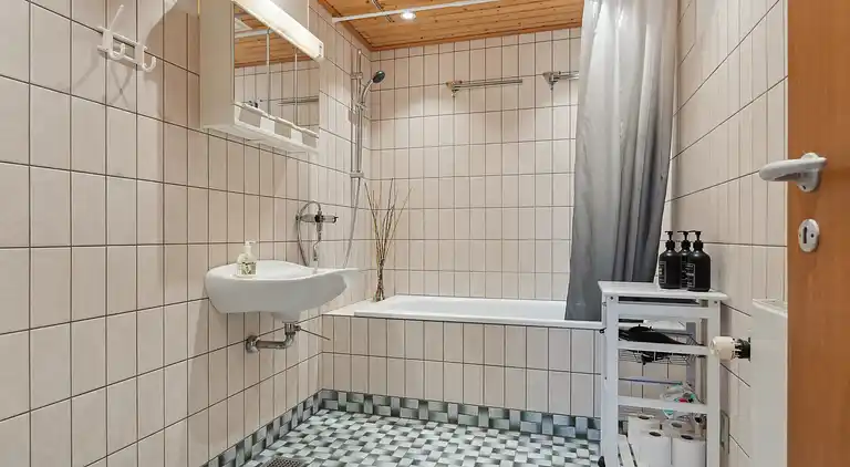 Rummeligt feriehus tæt på badestrand