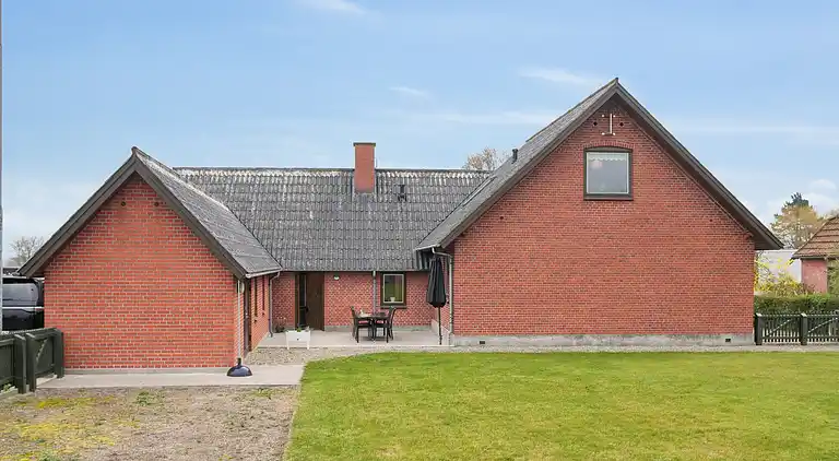 Rummeligt feriehus tæt på badestrand