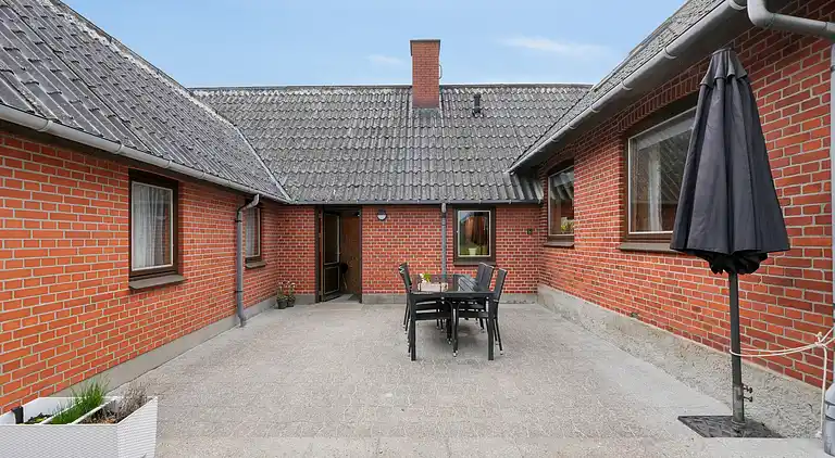 Rummeligt feriehus tæt på badestrand