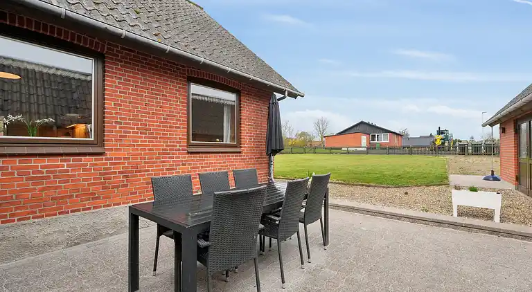 Rummeligt feriehus tæt på badestrand