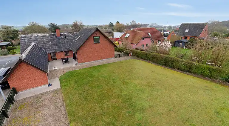 Rummeligt feriehus tæt på badestrand