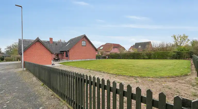 Rummeligt feriehus tæt på badestrand
