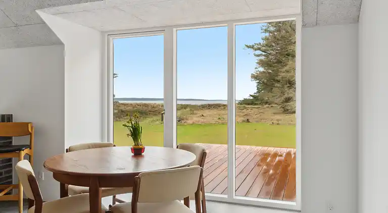 1. række totalrenoveret ejendom ved Limfjorden