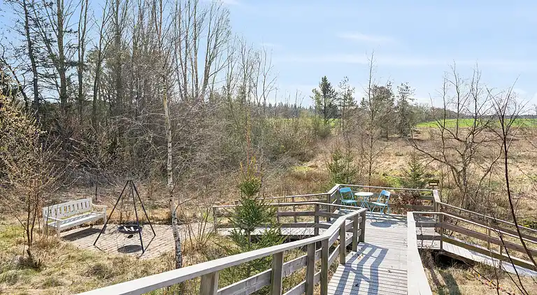 Großes Poolhaus mit Platz zum Entspannen