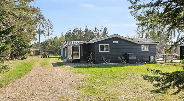 Großes Poolhaus mit Platz zum Entspannen