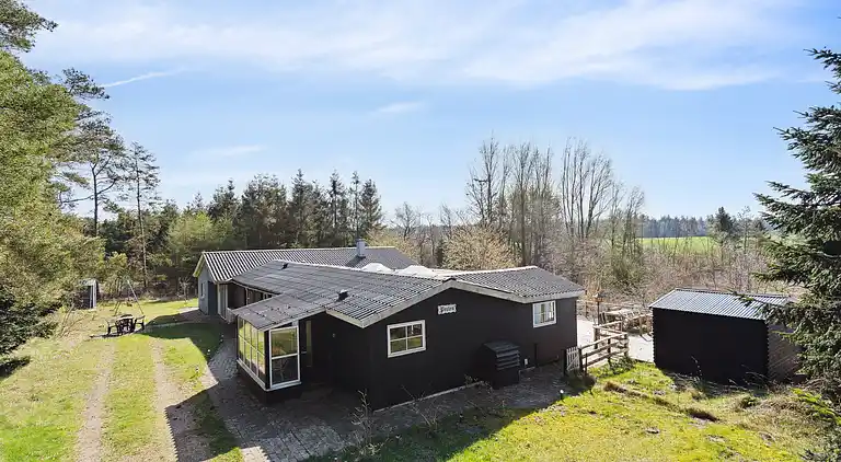 Großes Poolhaus mit Platz zum Entspannen