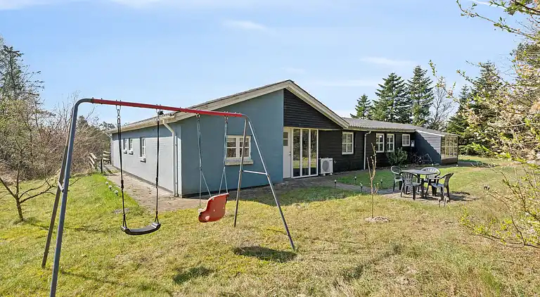 Großes Poolhaus mit Platz zum Entspannen