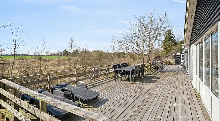 Großes Poolhaus mit Platz zum Entspannen