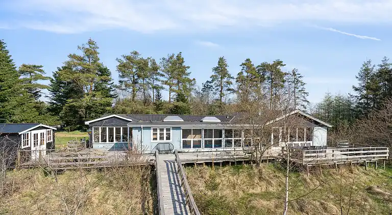 Großes Poolhaus mit Platz zum Entspannen