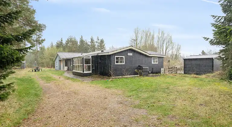 Großes Poolhaus mit Platz zum Entspannen