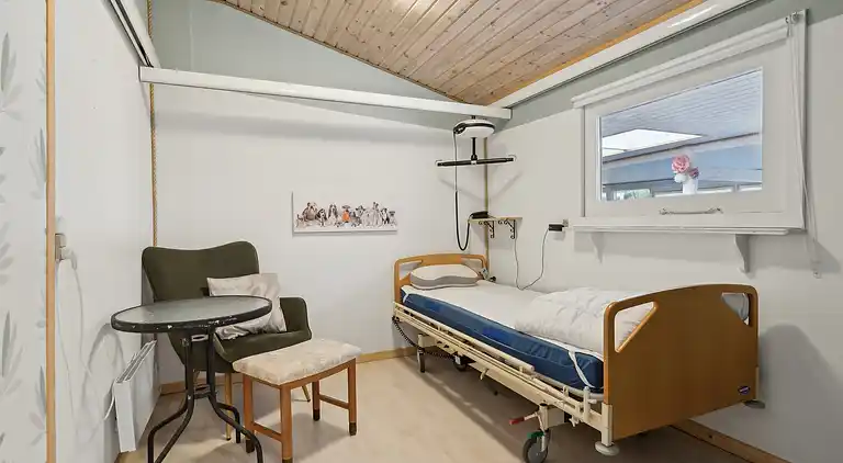 Großes Poolhaus mit Platz zum Entspannen