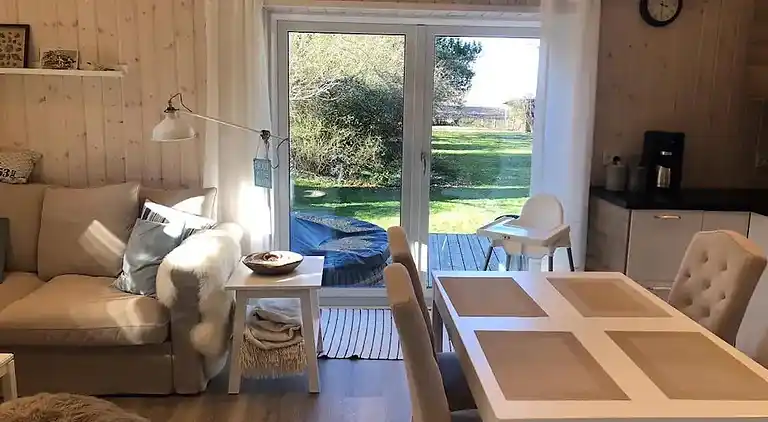 800m til strand,  strøm og vand inkl. 